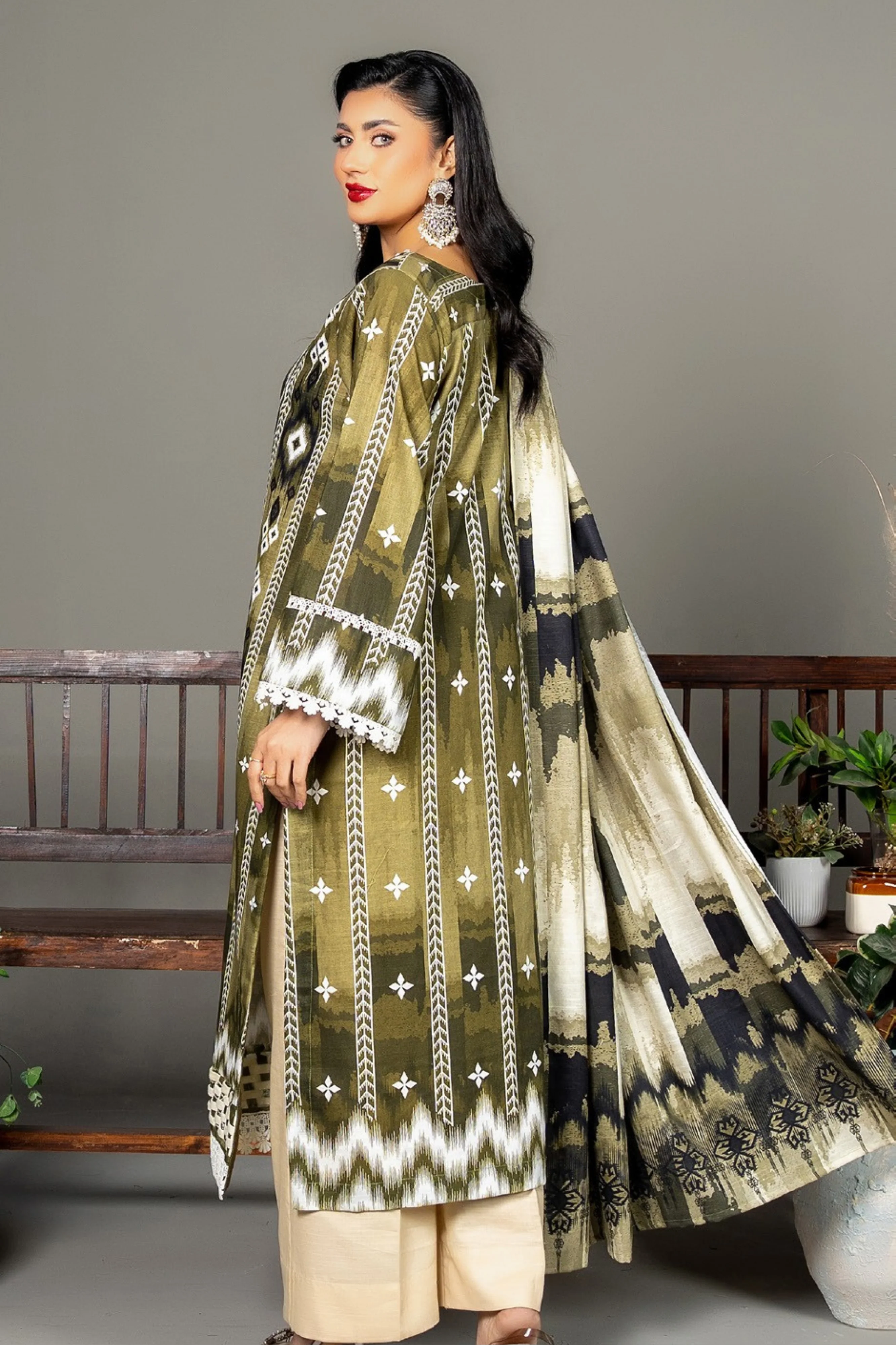 Abrish Exclusive Morroco Khaddar 3PC - Image 4