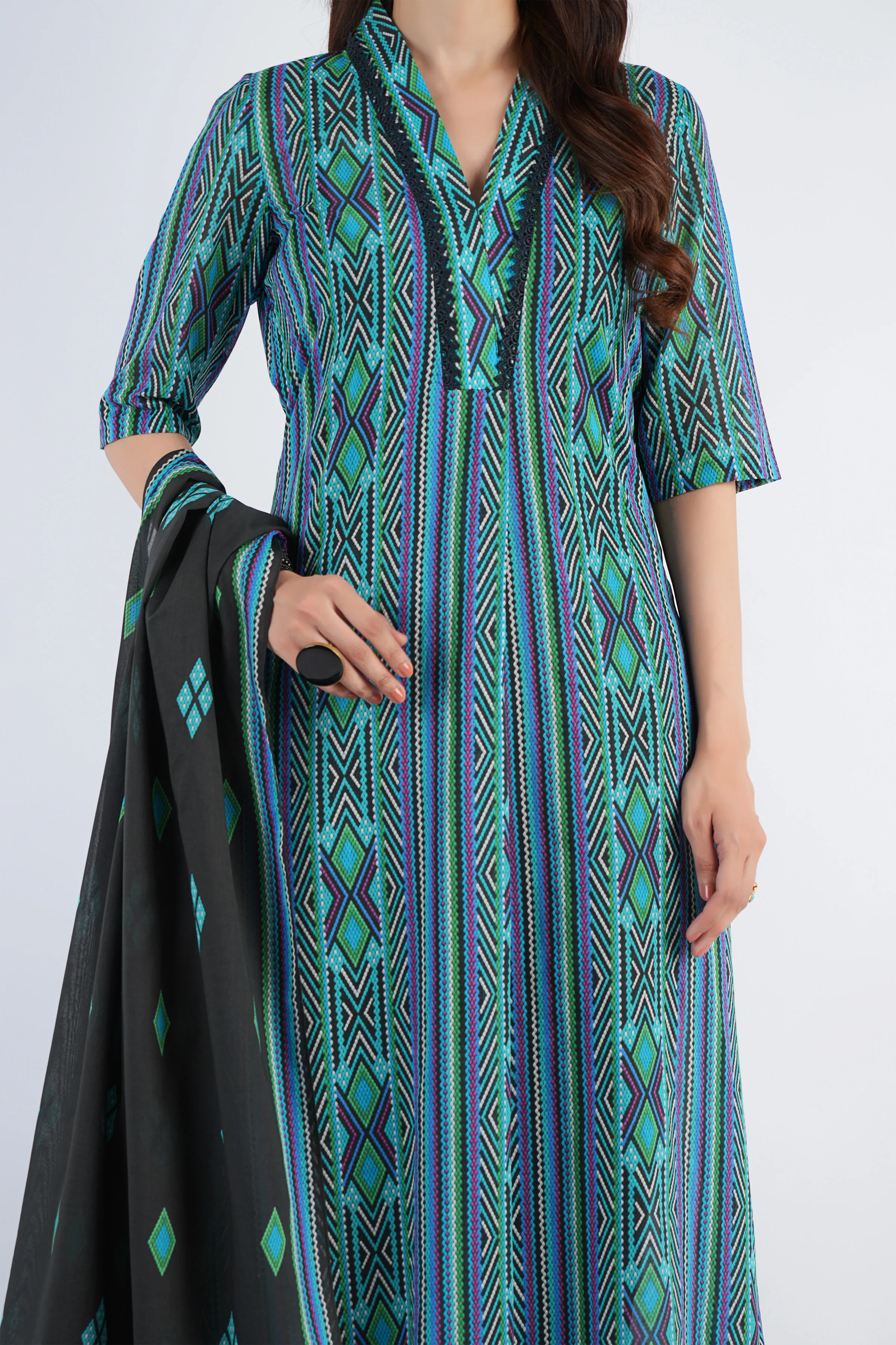 Bareeza Printed Khaddar 3PC - Image 5