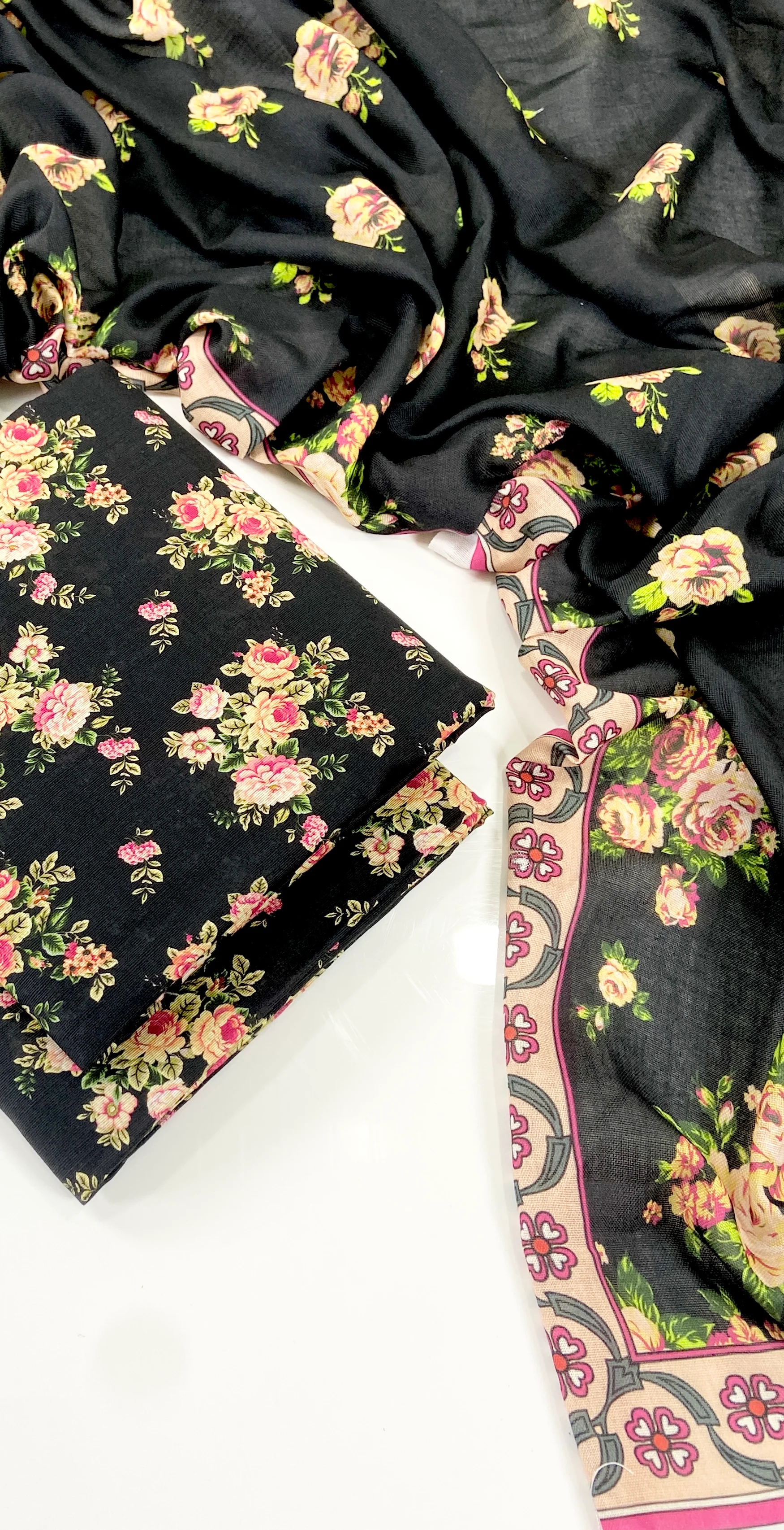 Bareeza Printed Khaddar 3PC - Image 2