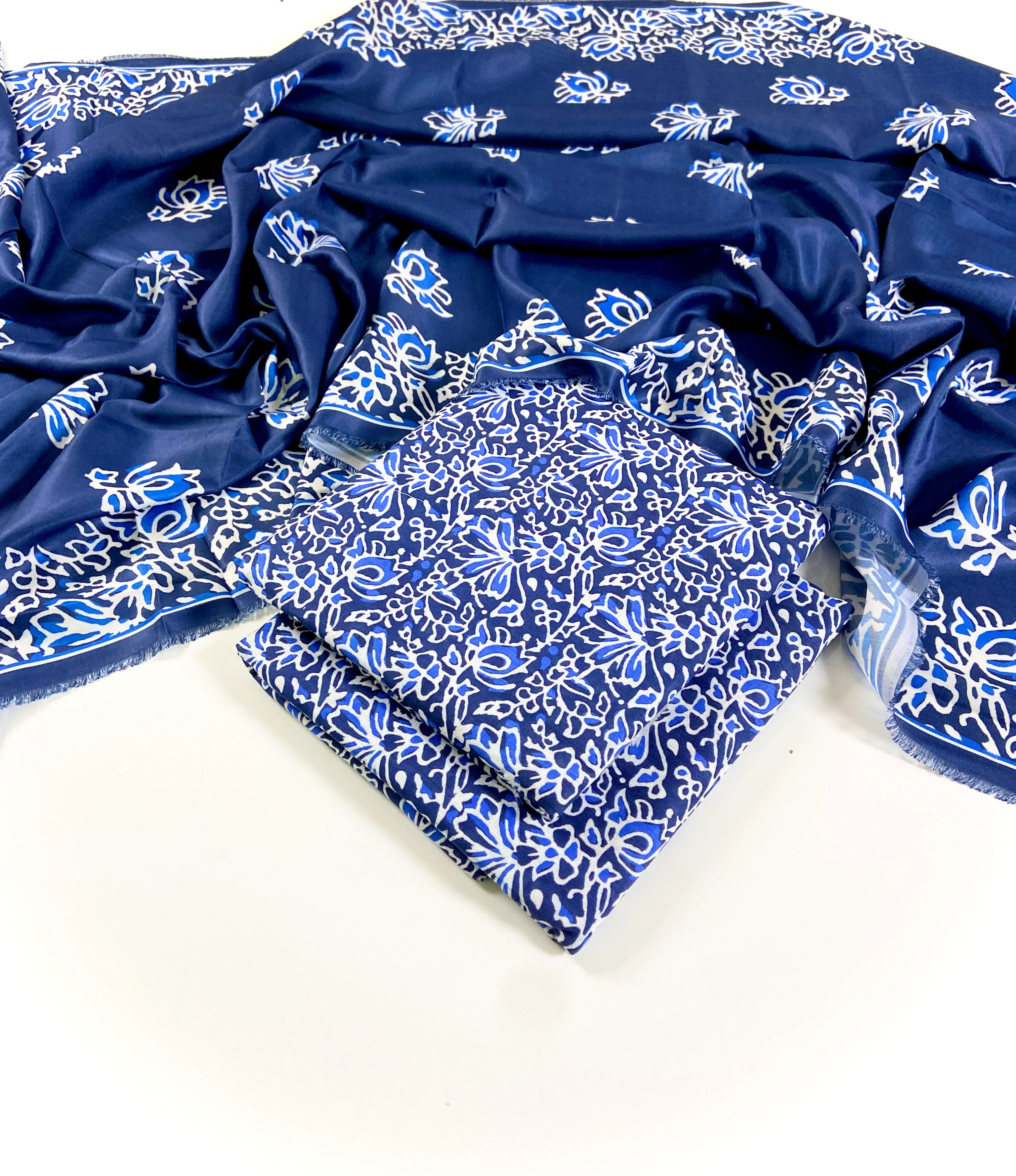Bareeze Digital Printed Slub Khaddar 3PC - Image 3