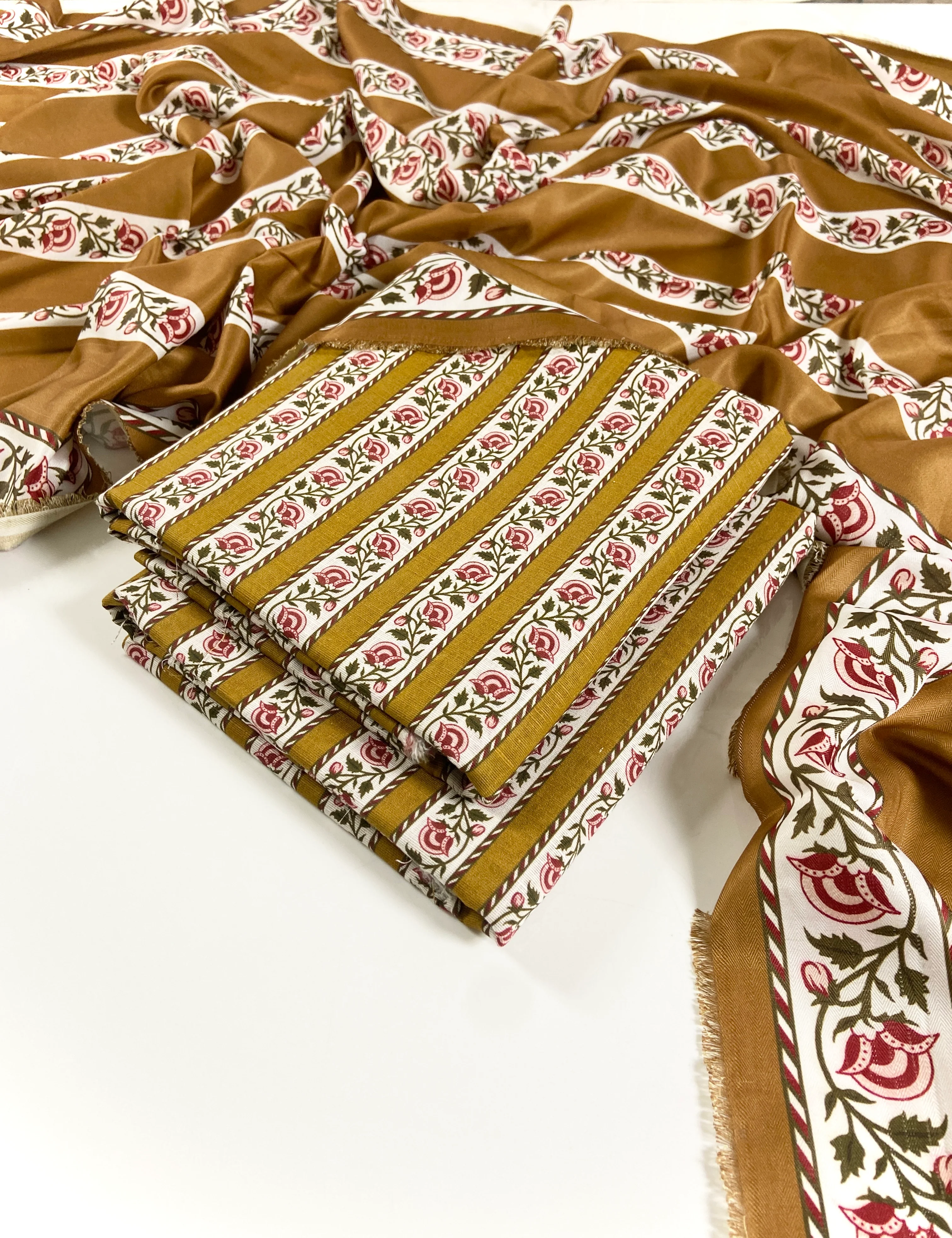 Bareeze Digital Printed Slub Khaddar 3PC - Image 3