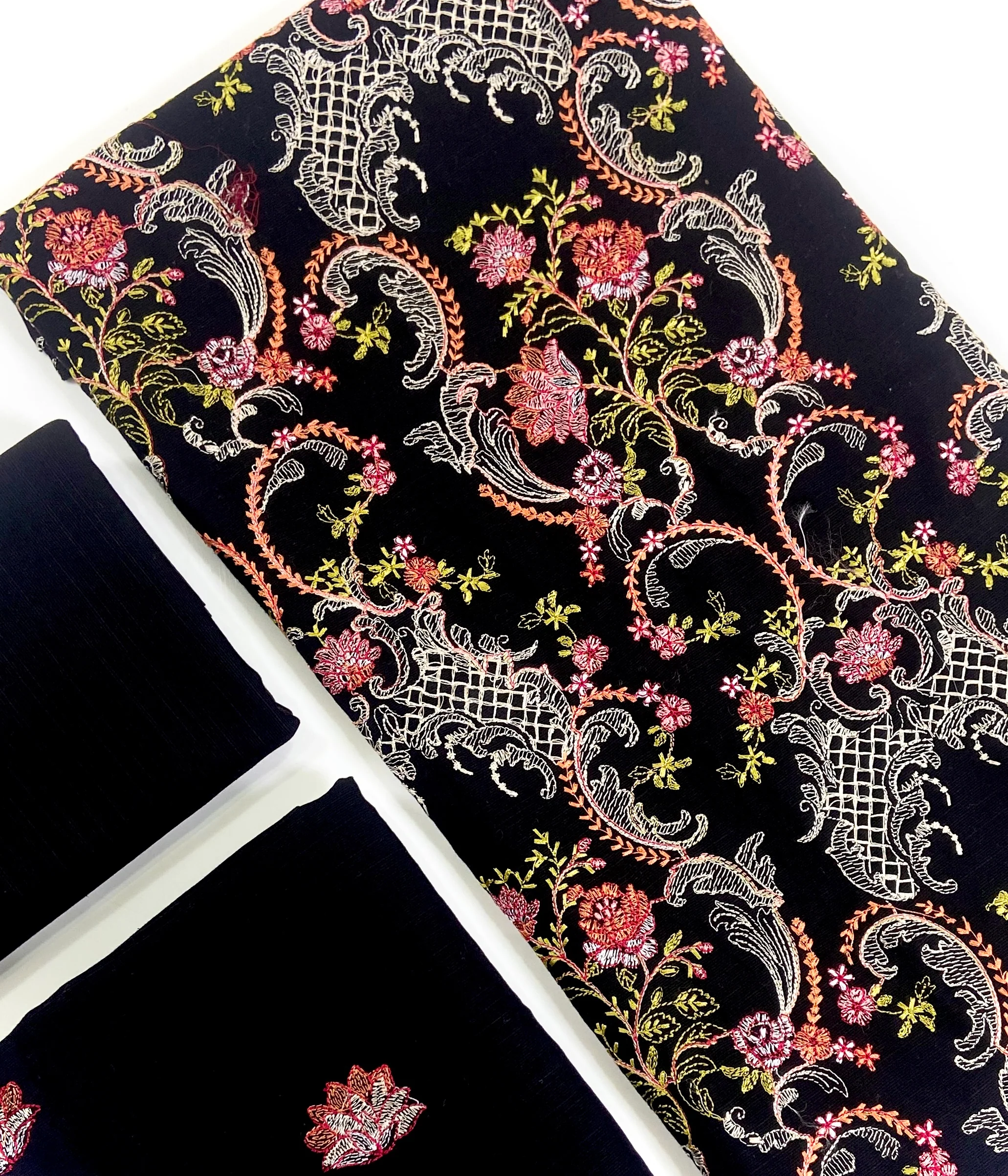 Bareeze Emb Khaddar 2PC - Image 2