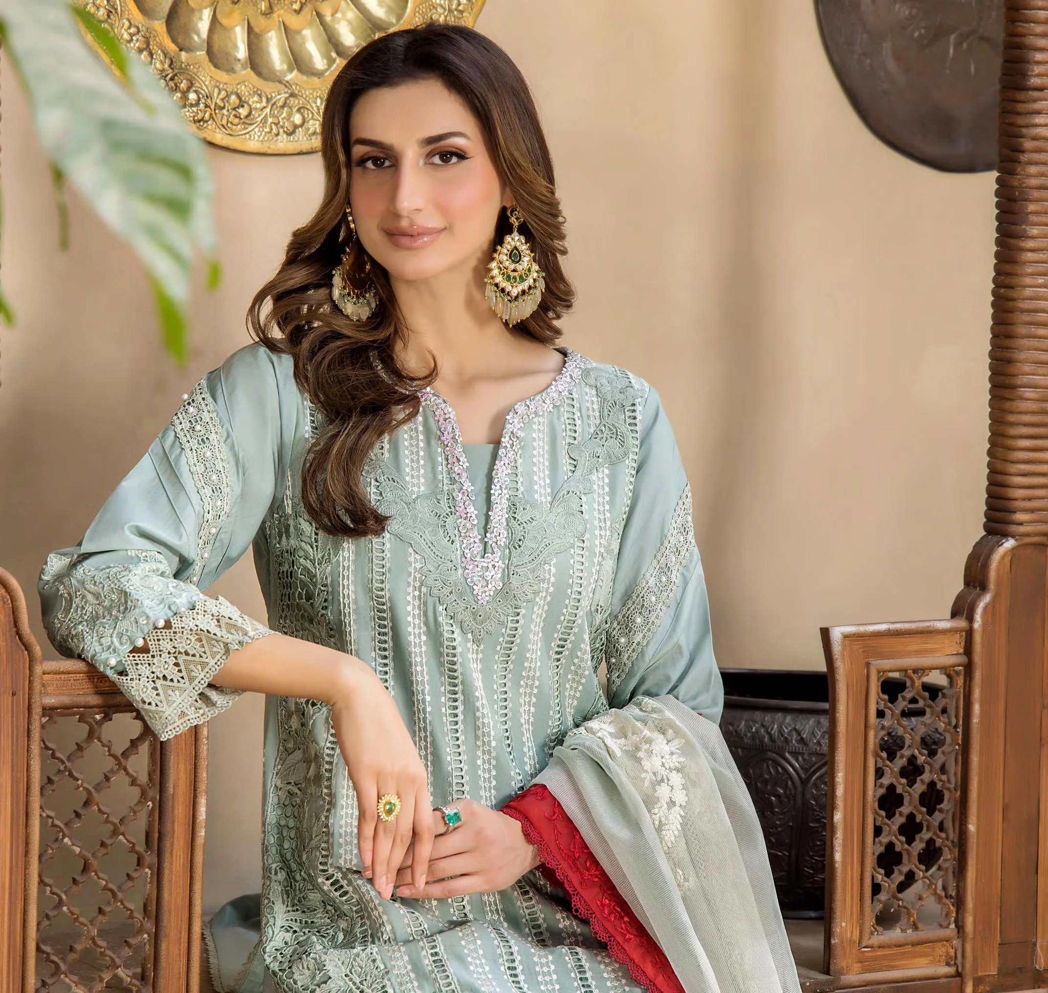 Eshaisha Luxury Lawn 3-PC - Image 3