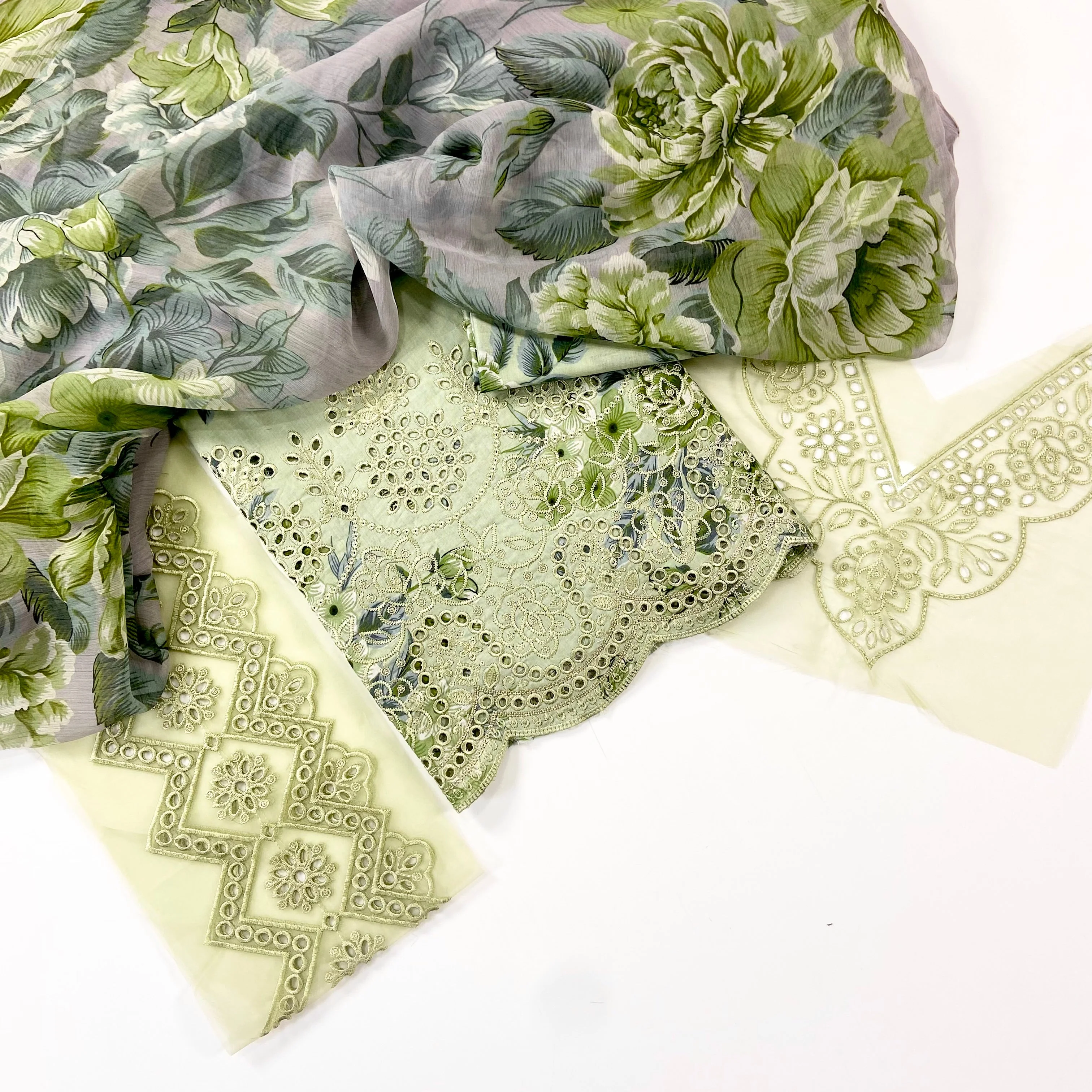 Iznik B Emb Luxury Lawn 3PC