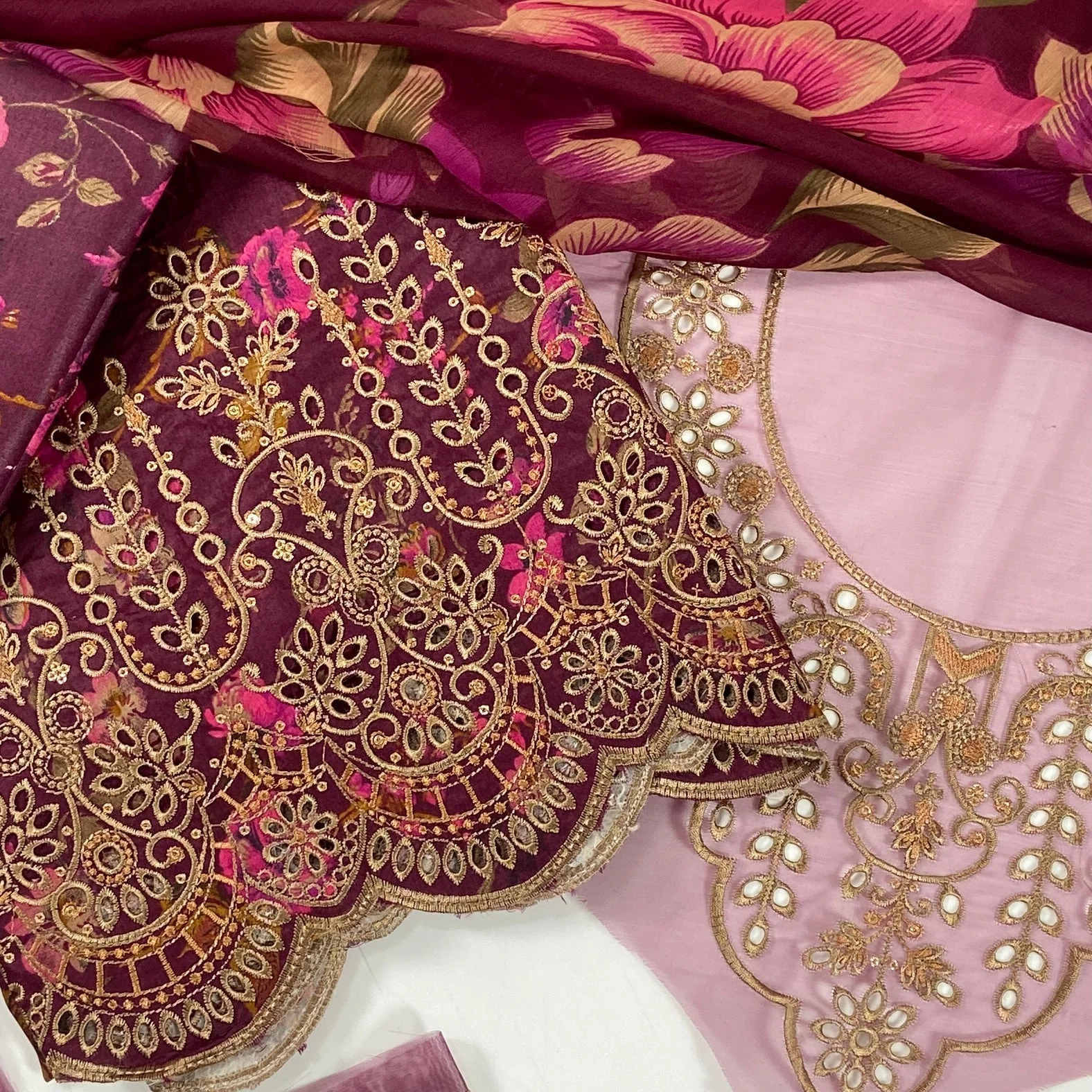 Iznik Emb Luxury Lawn-3PC - Image 2