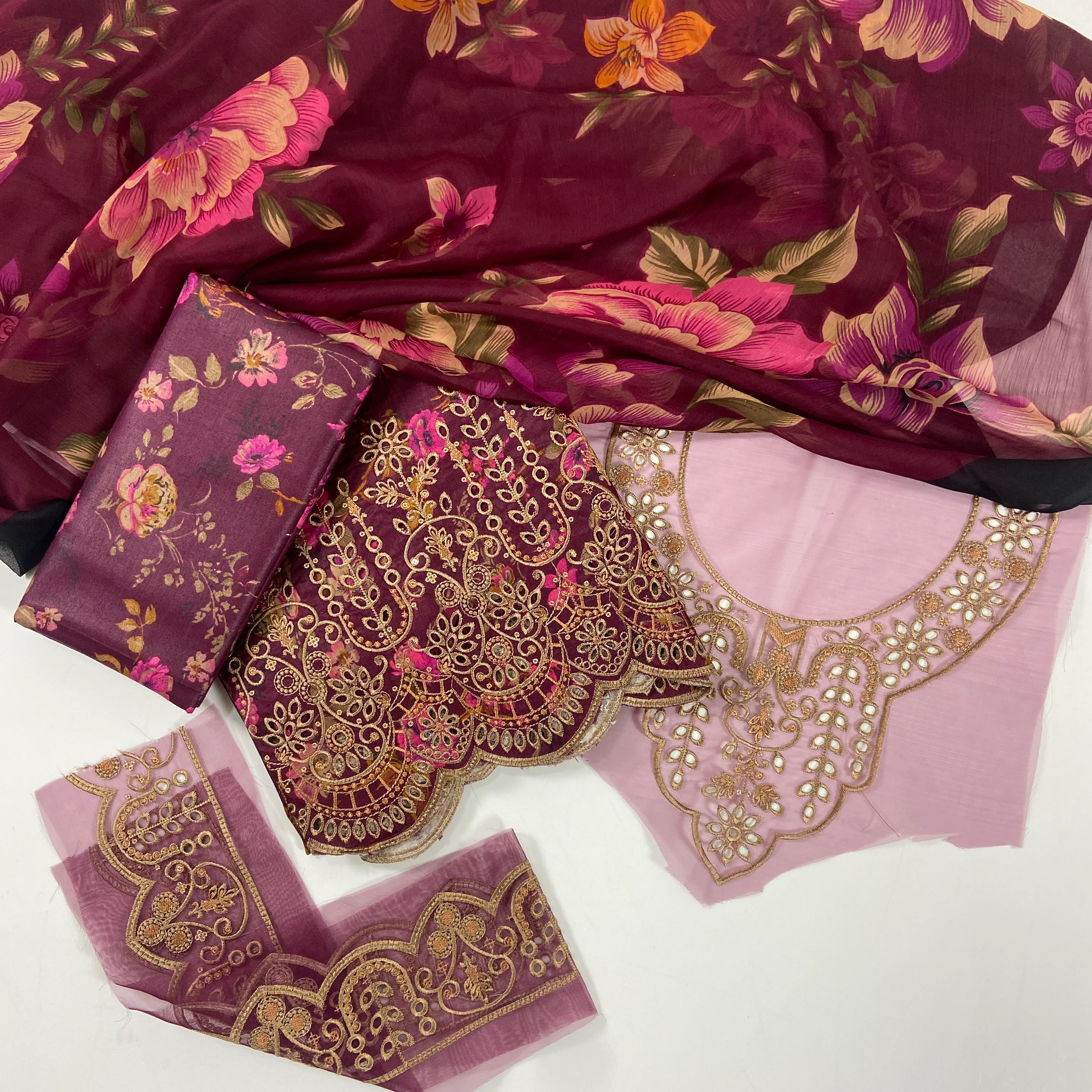 Iznik Emb Luxury Lawn-3PC - Image 3