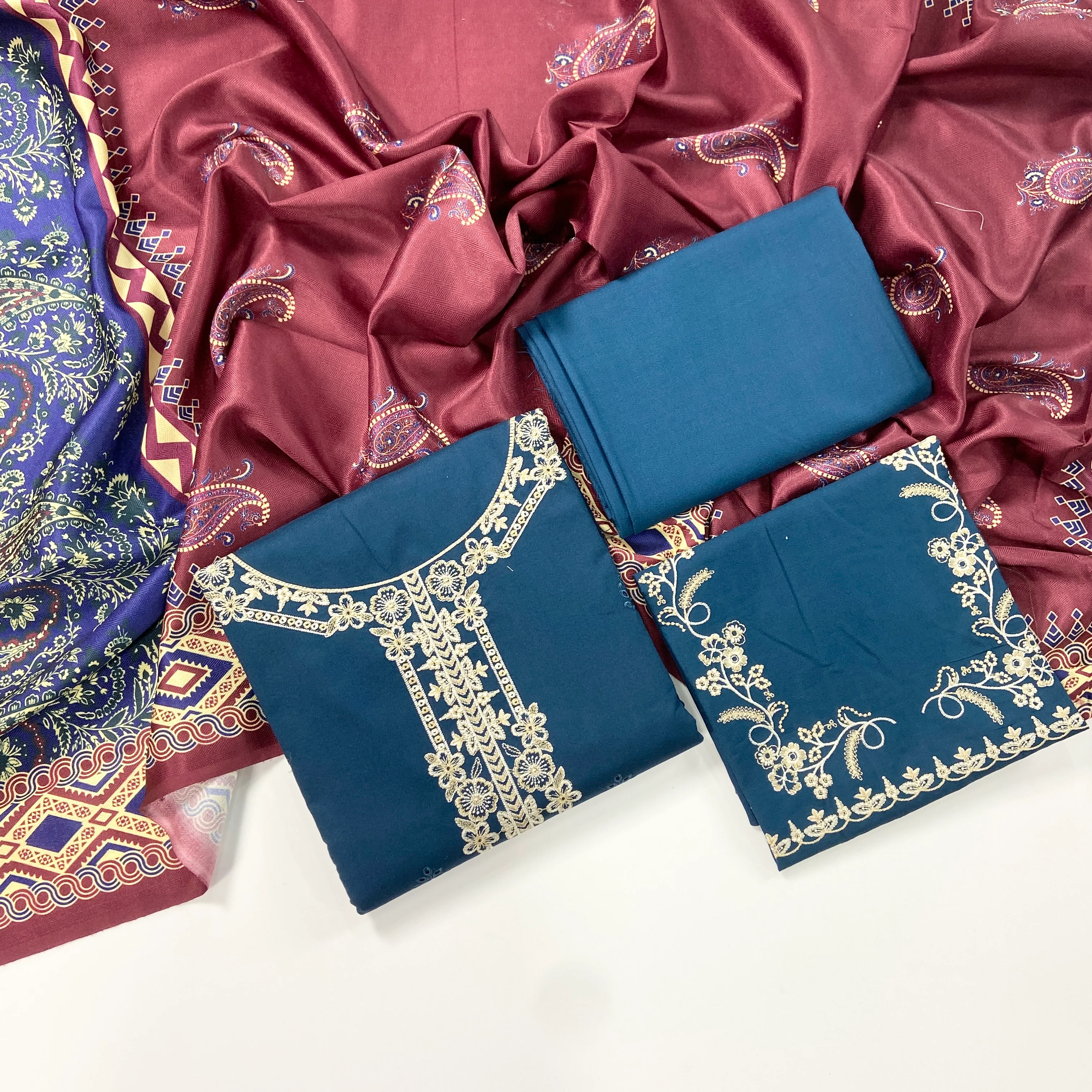 Izel Luxury Emb Dhanak 3PC - Image 2