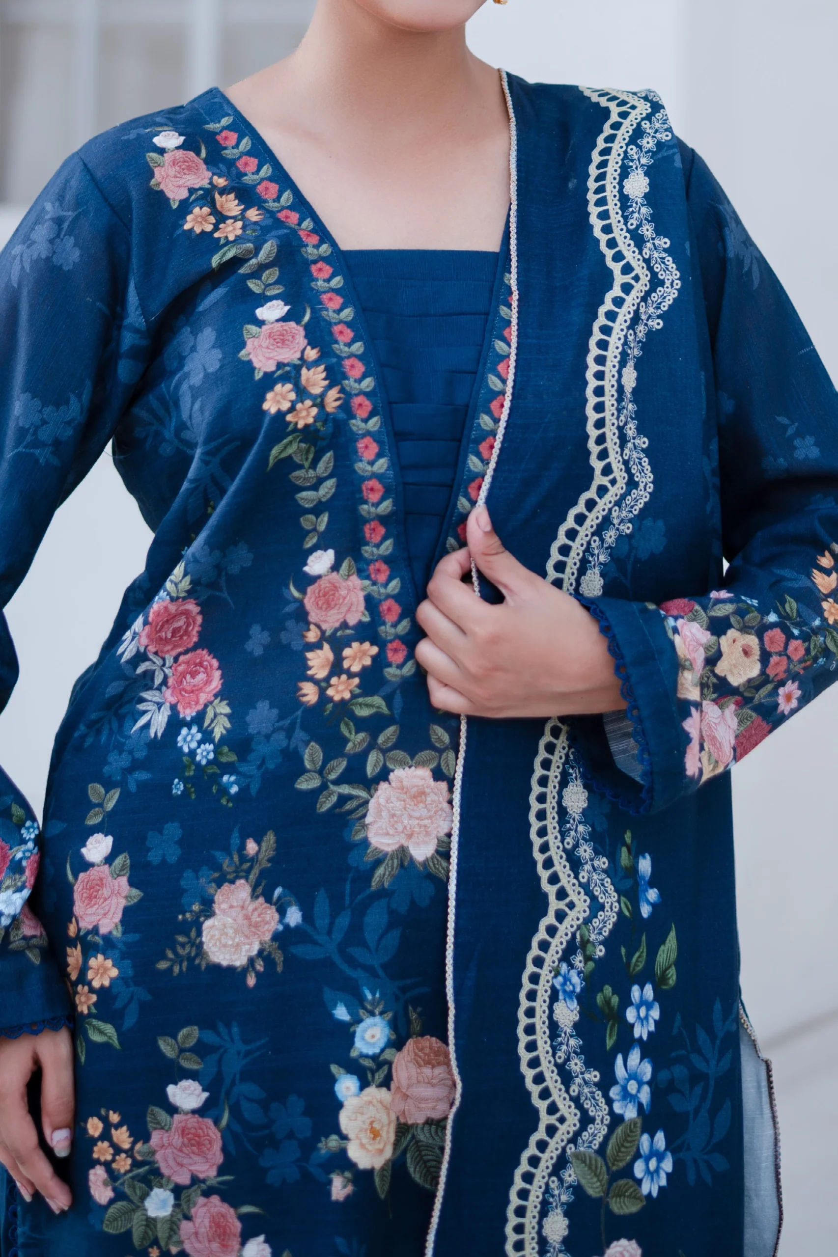 Mawra Essential Printed Khaddar 3PC - Image 4