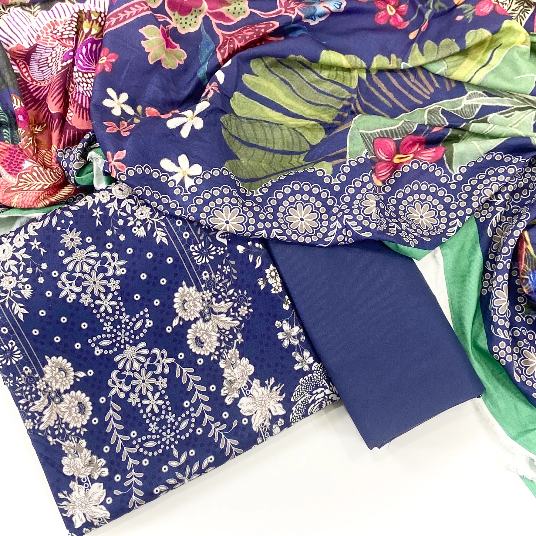 Mawra Essential Printed Viscose 3PC - Image 2