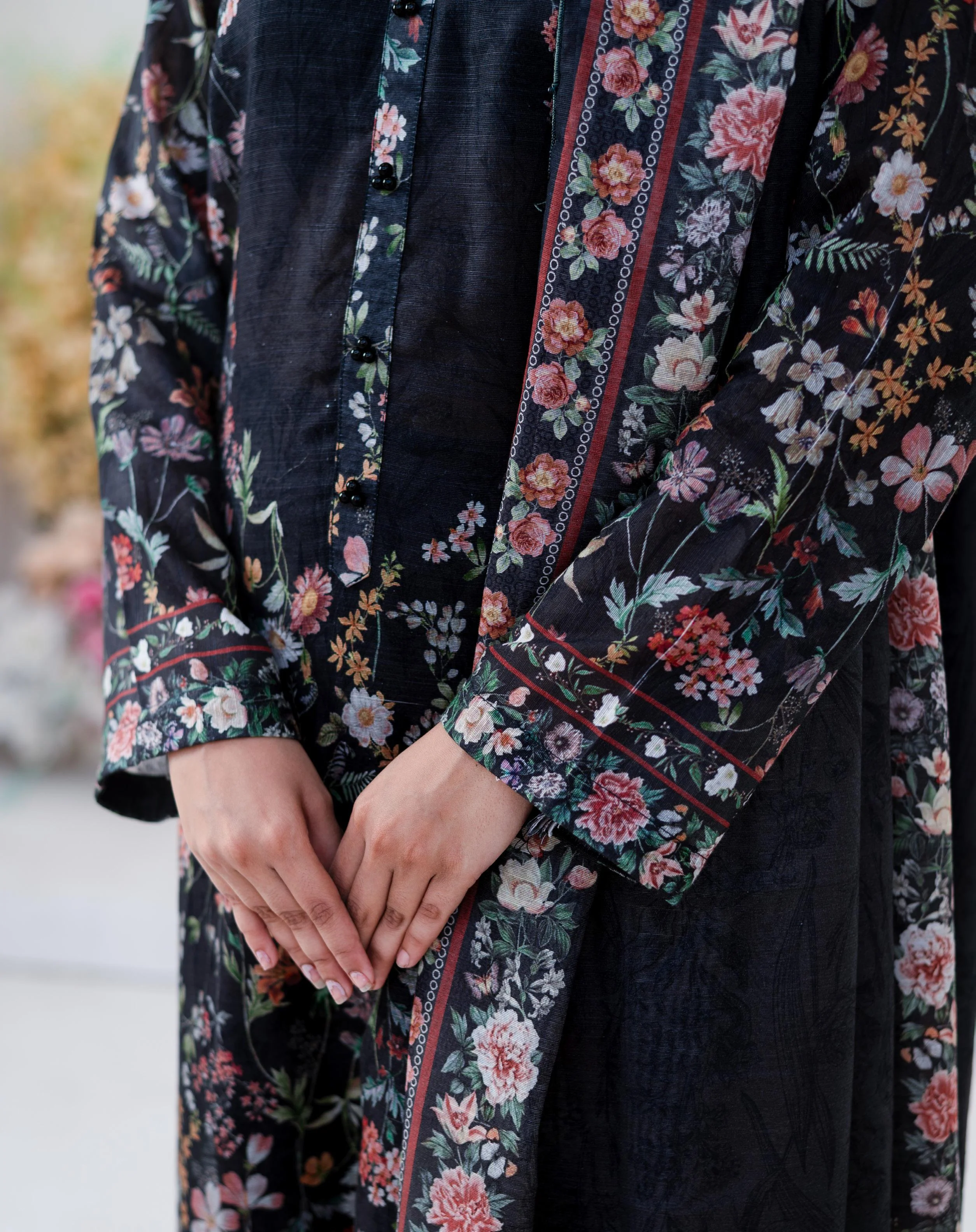 Mawra Essential Printed Khaddar 3PC - Image 3