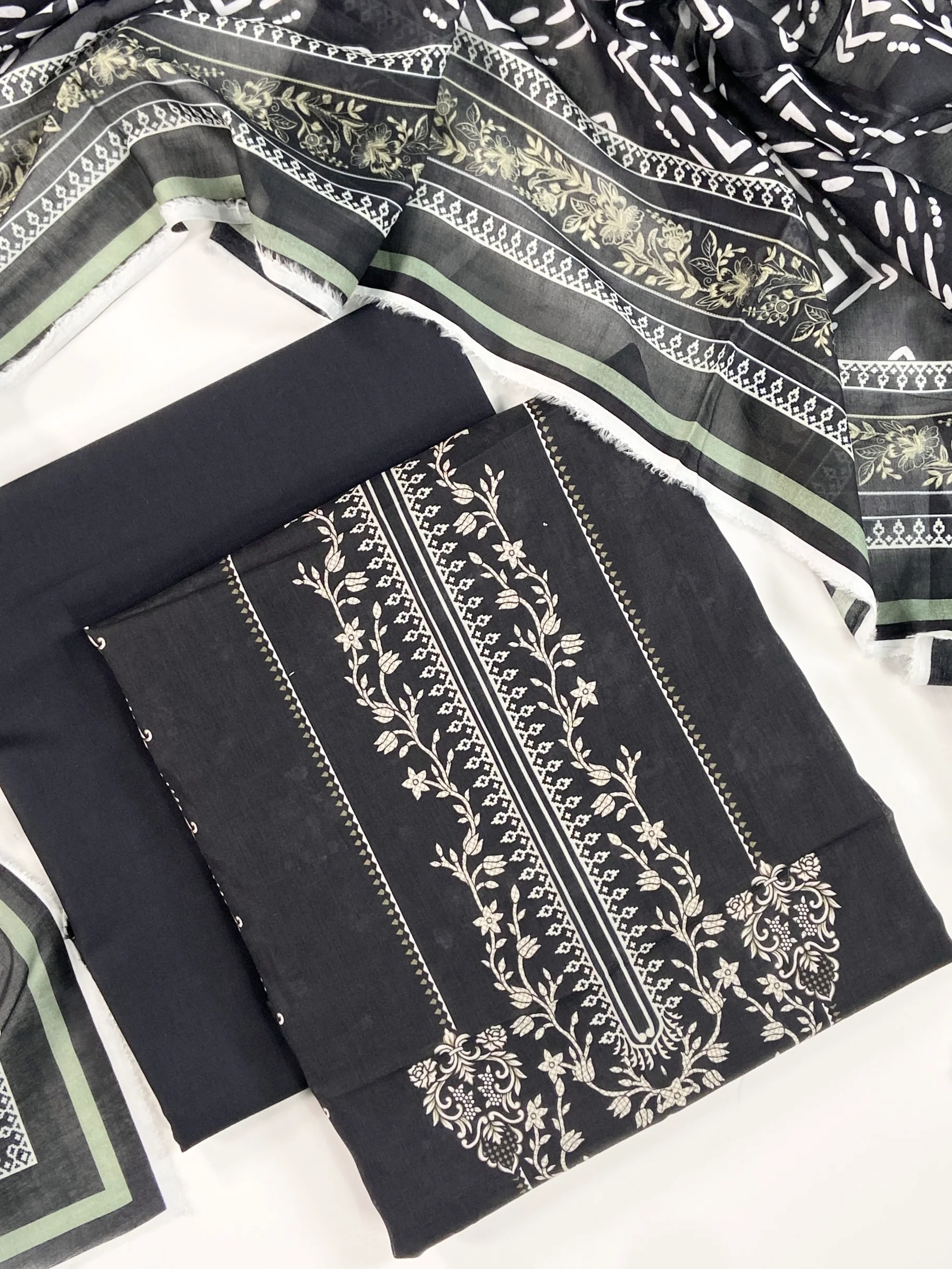 Mashaim Digital Printed Lawn 3PC - Image 2