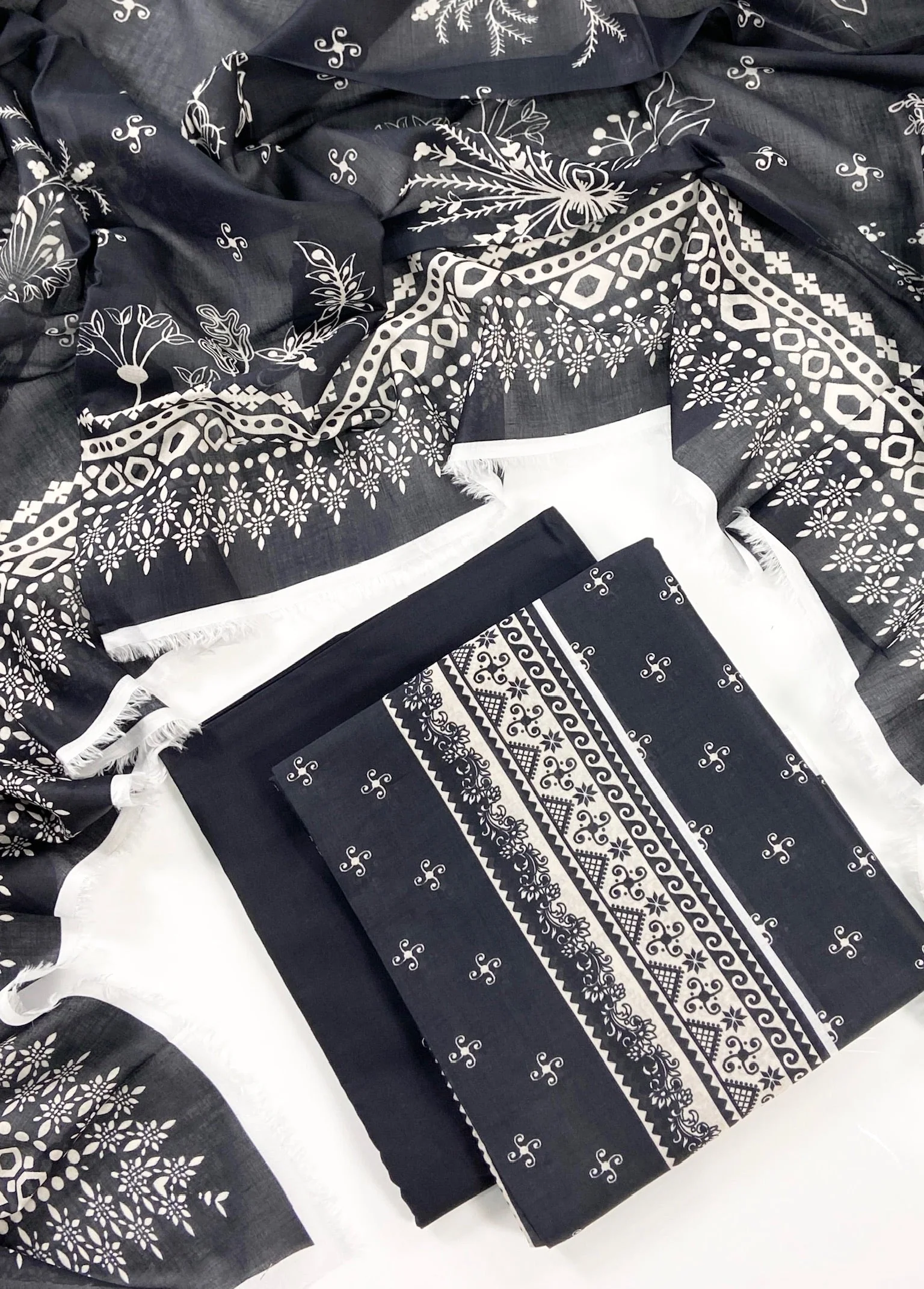 Mashaim Digital Printed Lawn 3PC - Image 2
