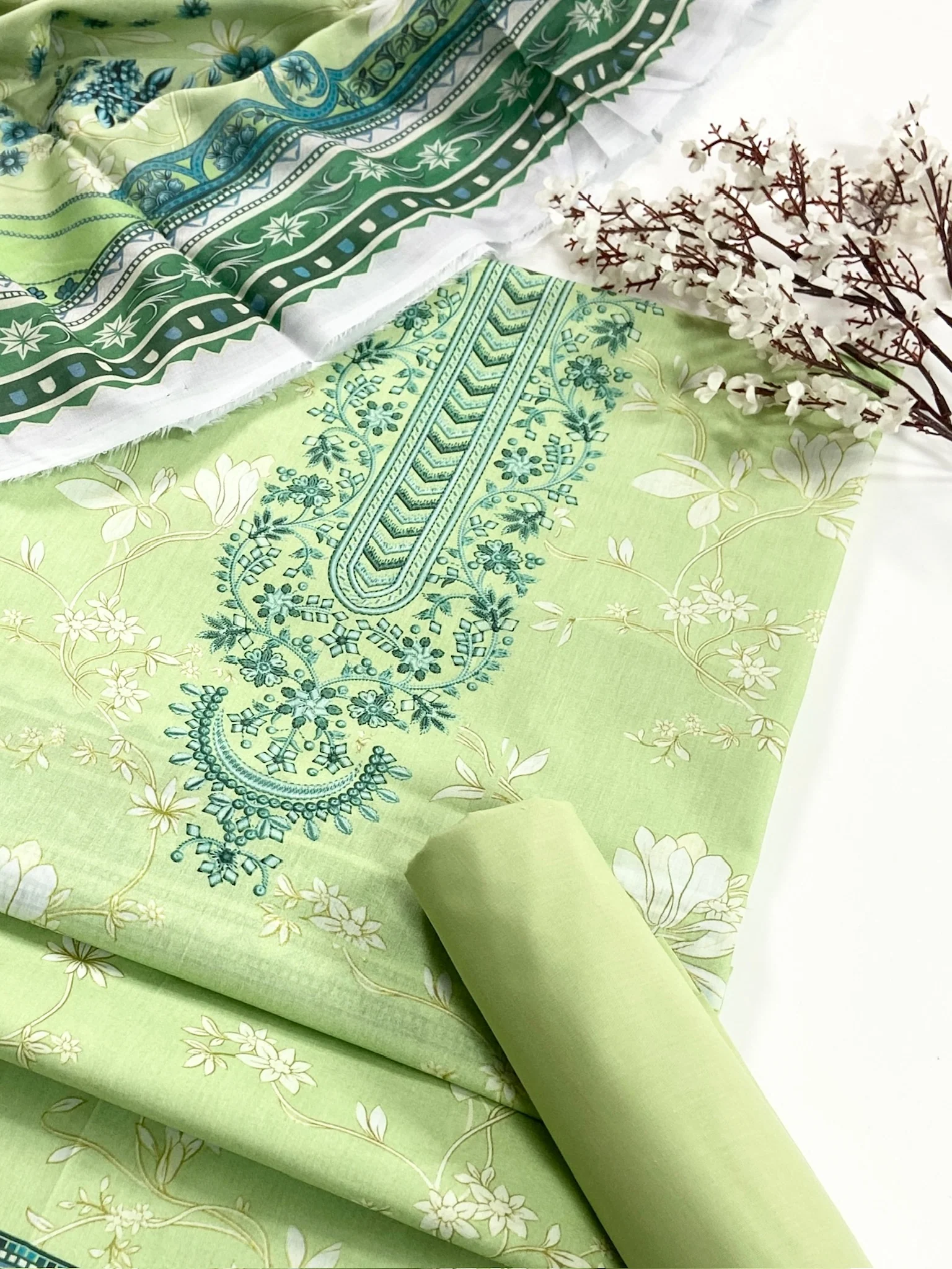 Mashaim Digital Printed Lawn 3PC - Image 2