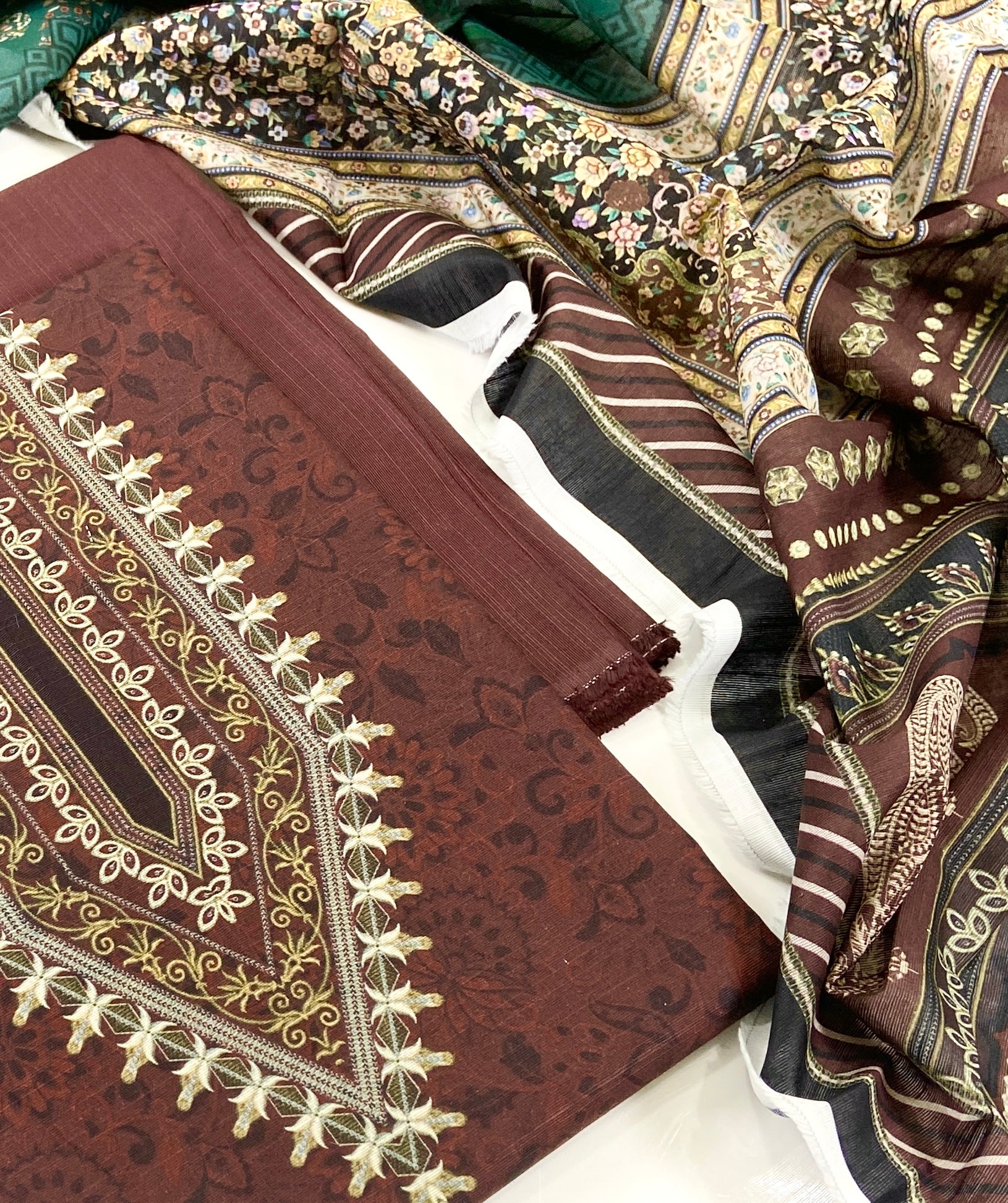 Mausummery Digital Printed Khaddar 3PC - Image 2