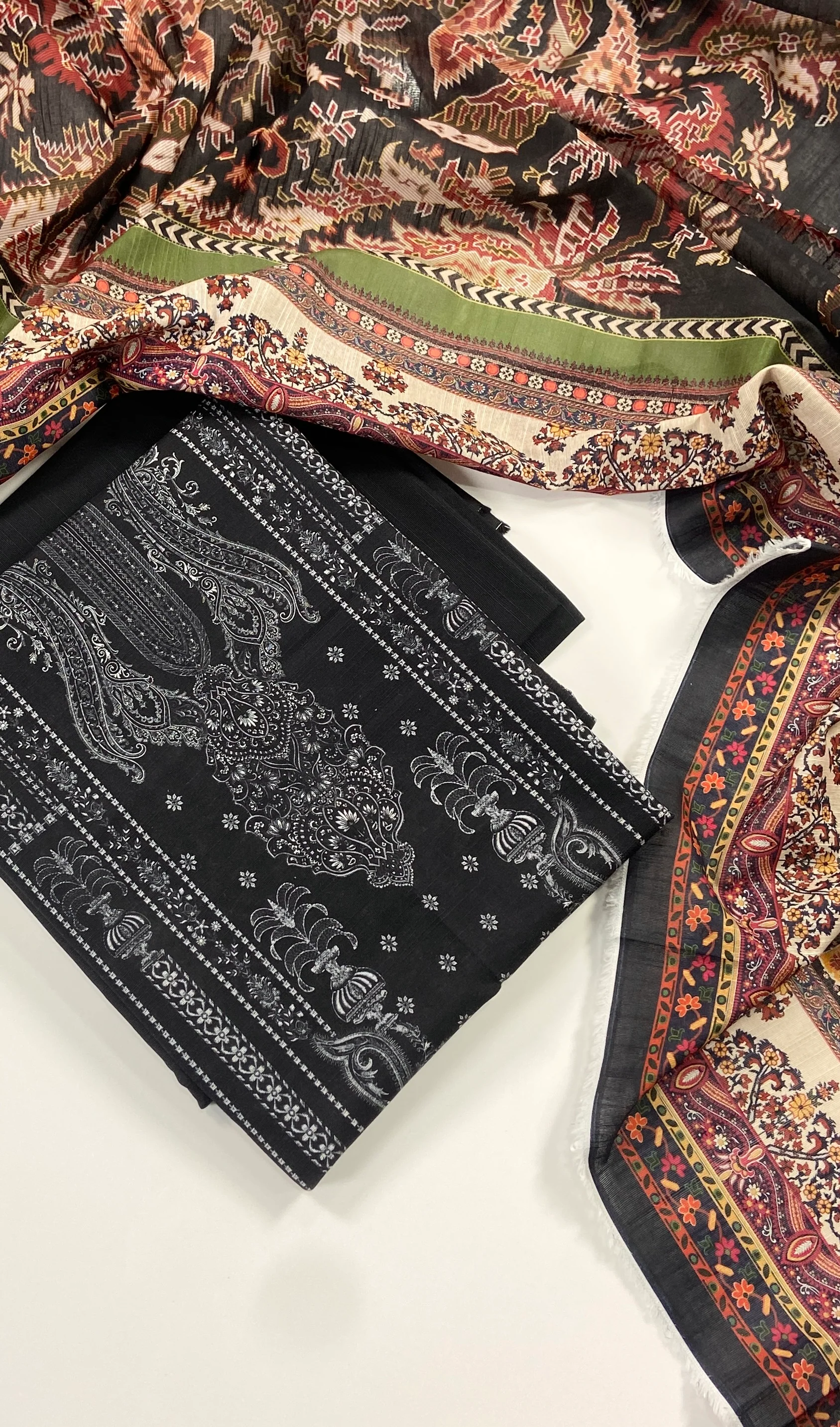 Mausummery Digital Printed Khaddar 3PC - Image 2