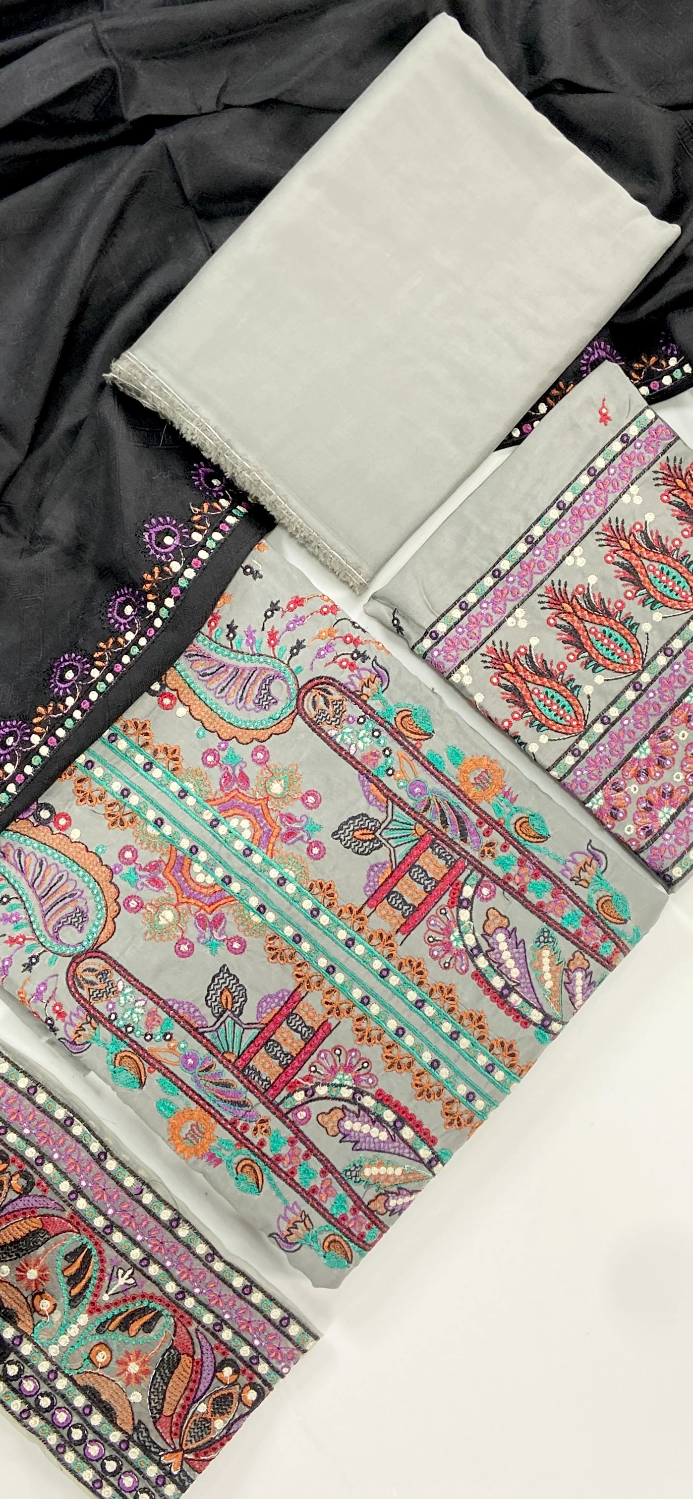 Jazmin Embroidered Linen 3PC - Image 2