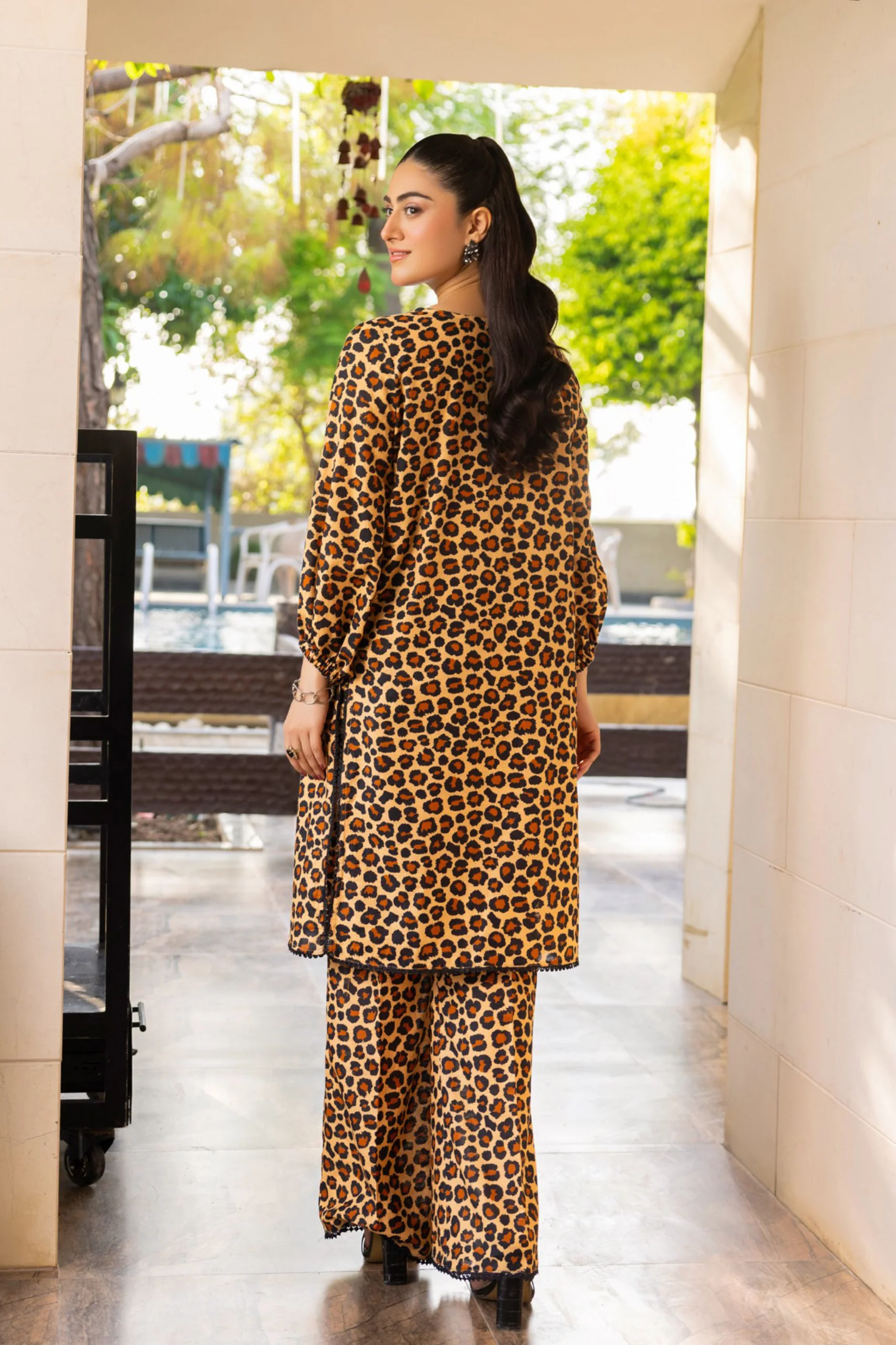 Raabi Digital Printed Khaddar 2PC - Image 2