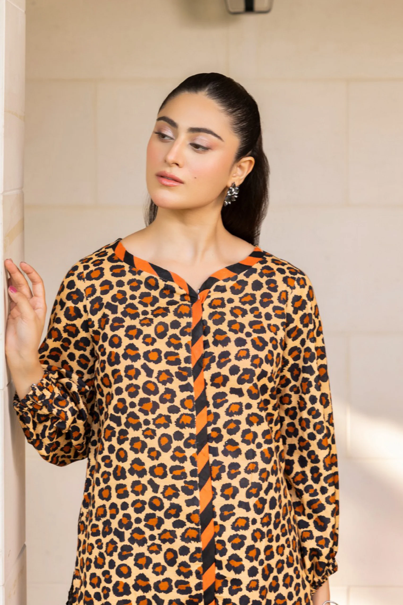 Raabi Digital Printed Khaddar 2PC - Image 3