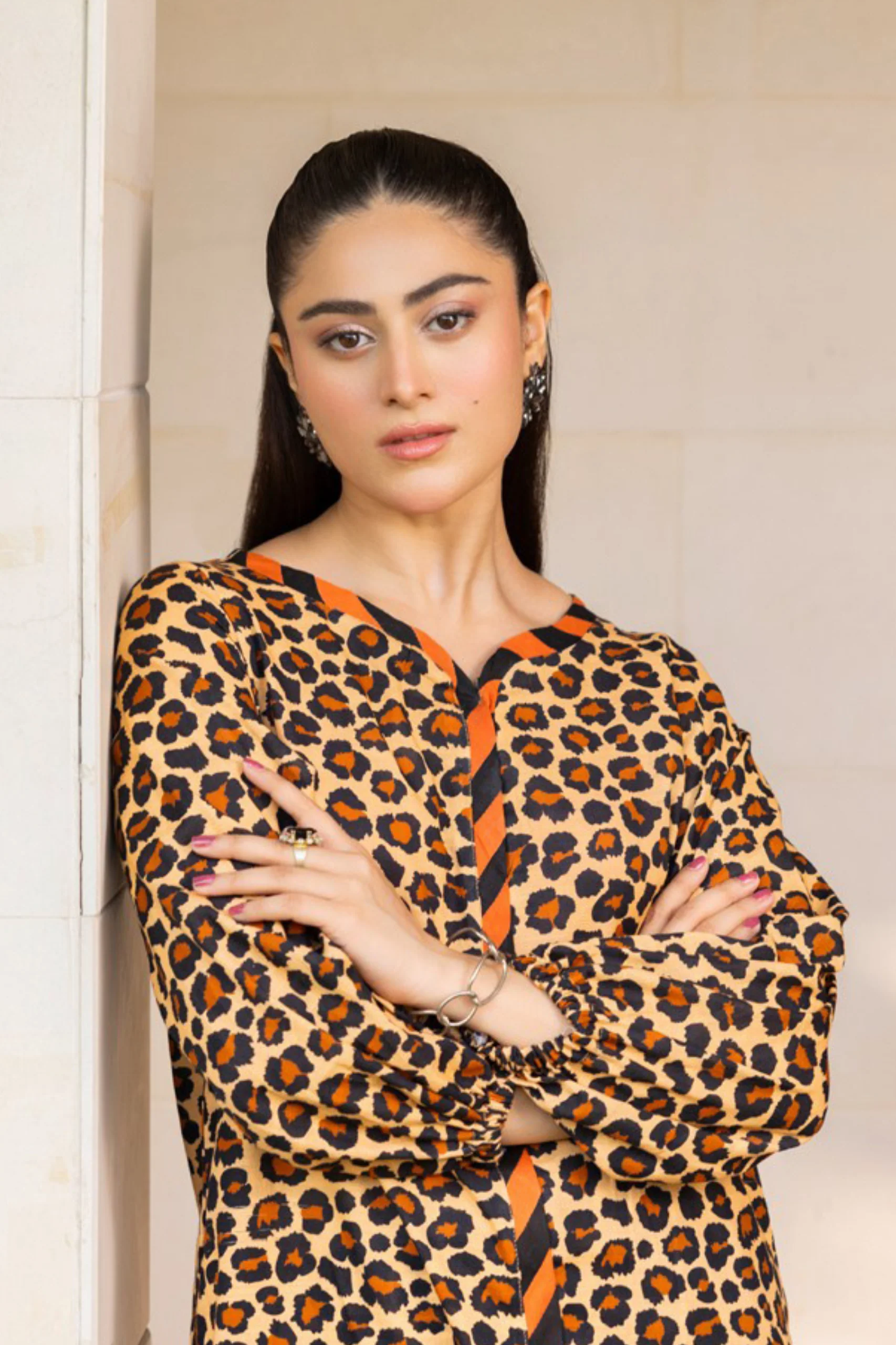 Raabi Digital Printed Khaddar 2PC - Image 4