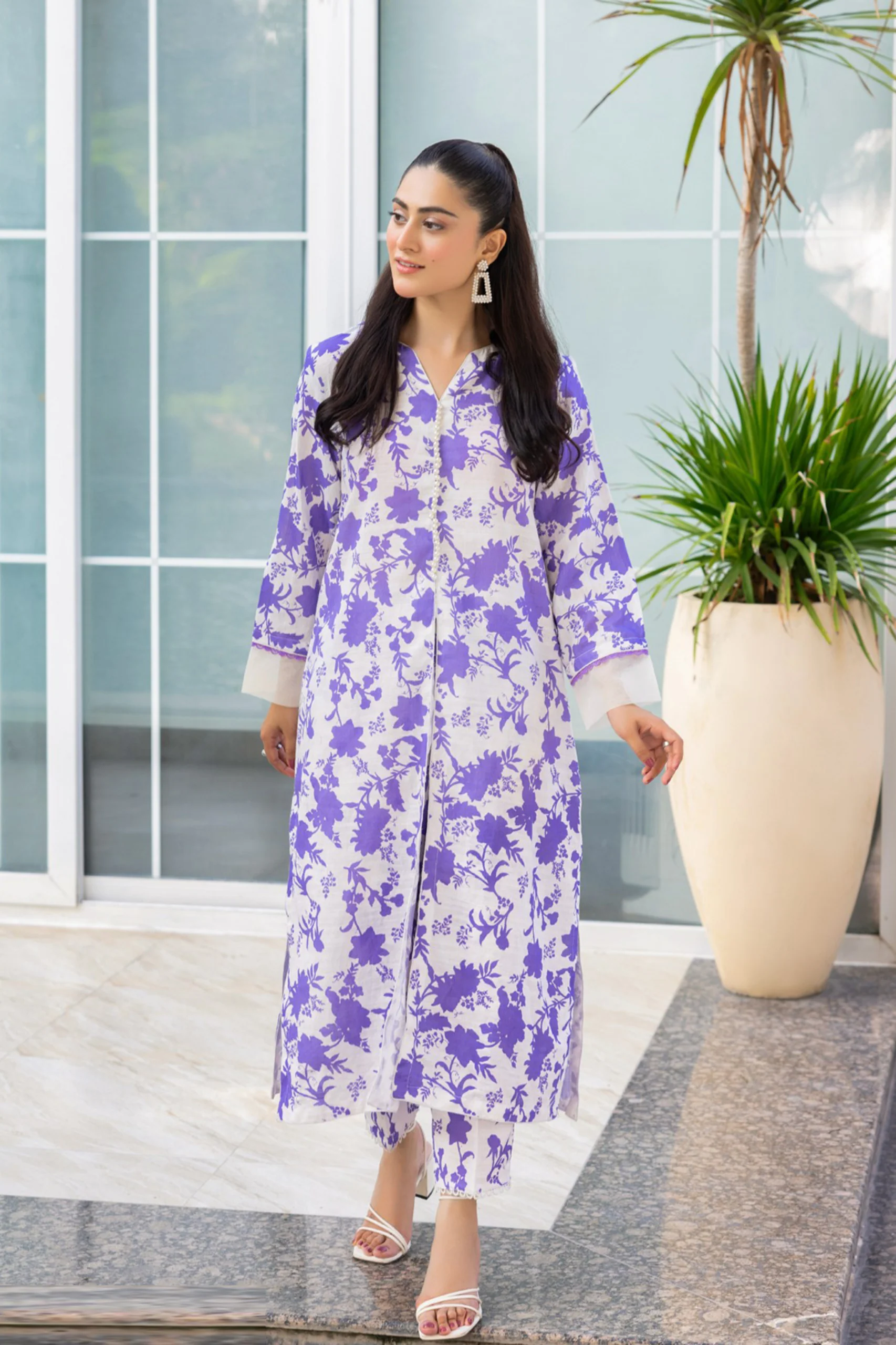 Raabi Digital Printed Khaddar 2PC - Image 4