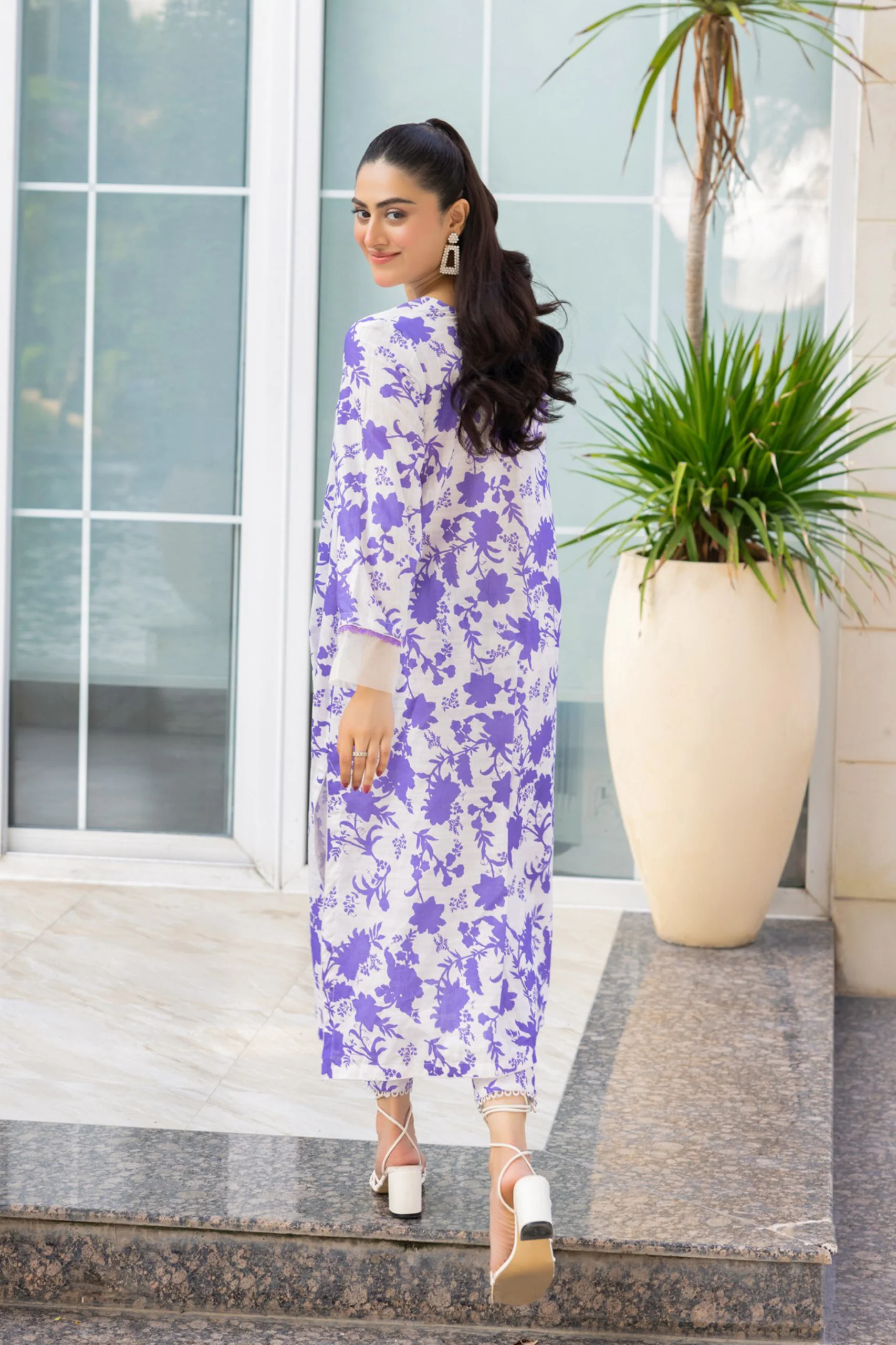 Raabi Digital Printed Khaddar 2PC - Image 5