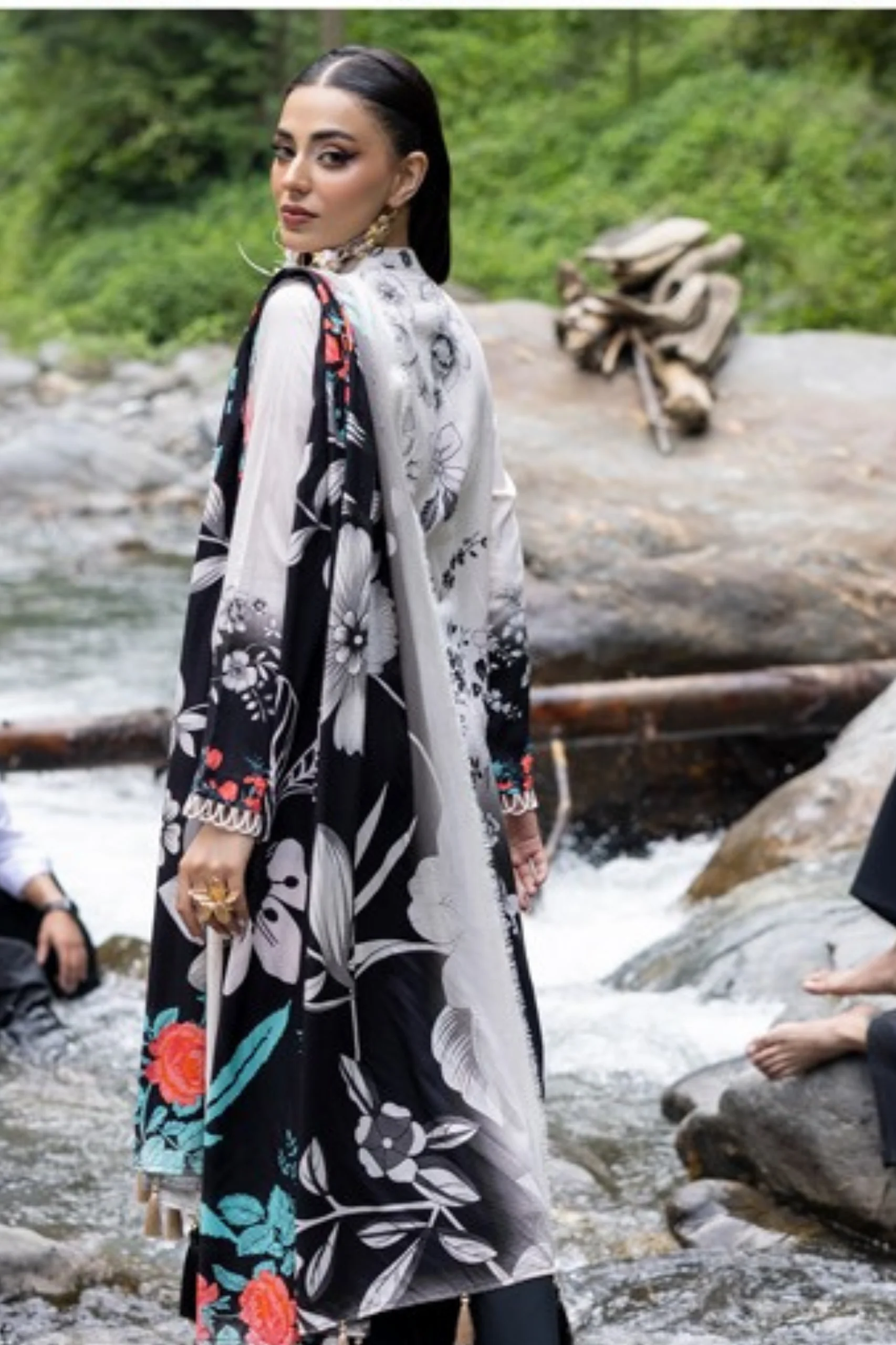 Rang-E-Gul By Paltar Printed Viscose 3PC - Image 2
