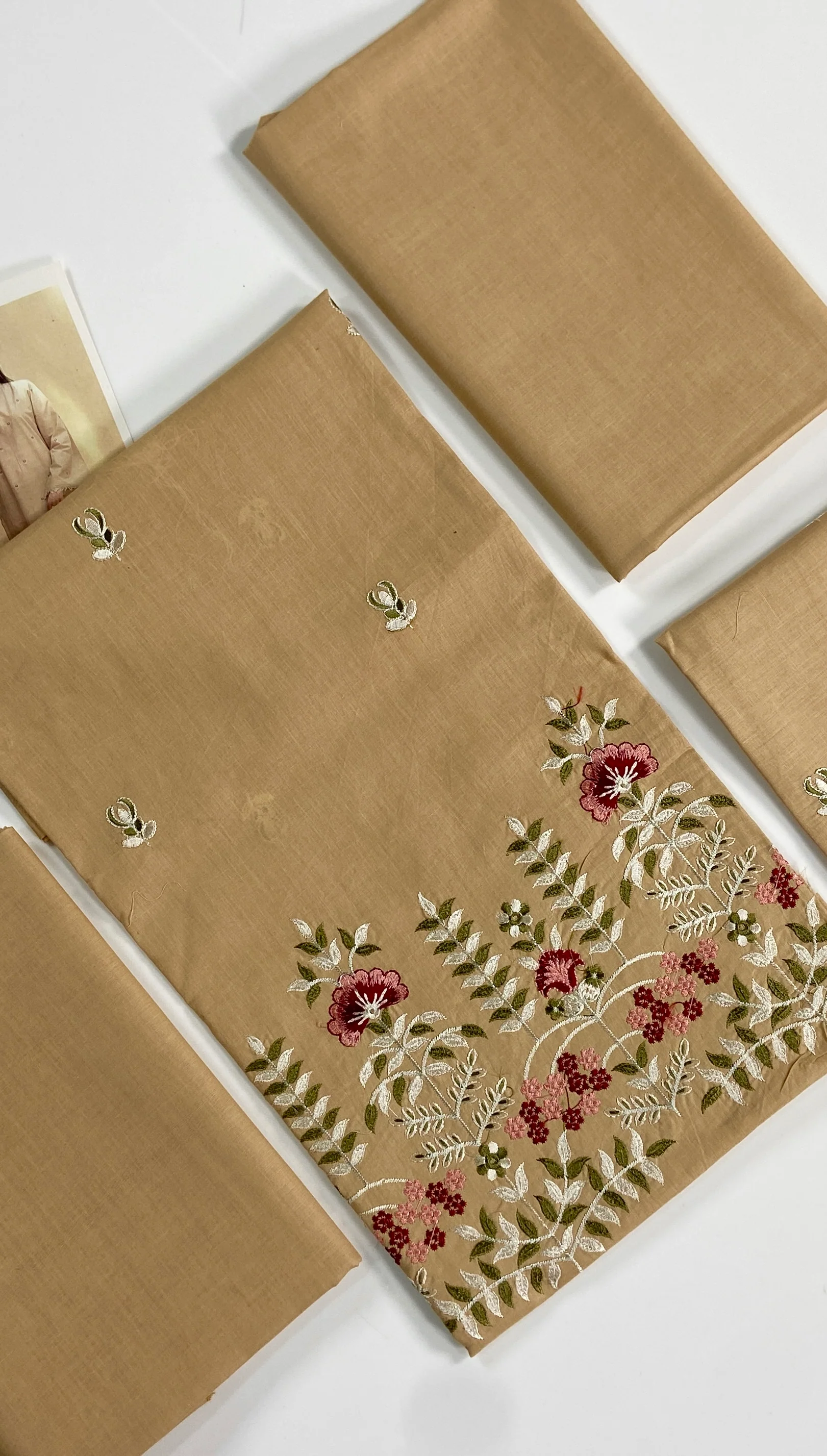 Hemlime Embroidered Lawn 2PC - Image 2